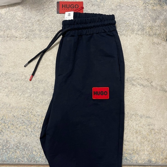 NWT Men's Small Hugo Boss Diz222 Logo Patch Regular Fit Drawstring Short In Navy - Picture 2 of 12